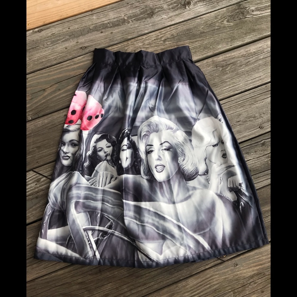 Marilyn Monroe and friends skirt new Sz s/m